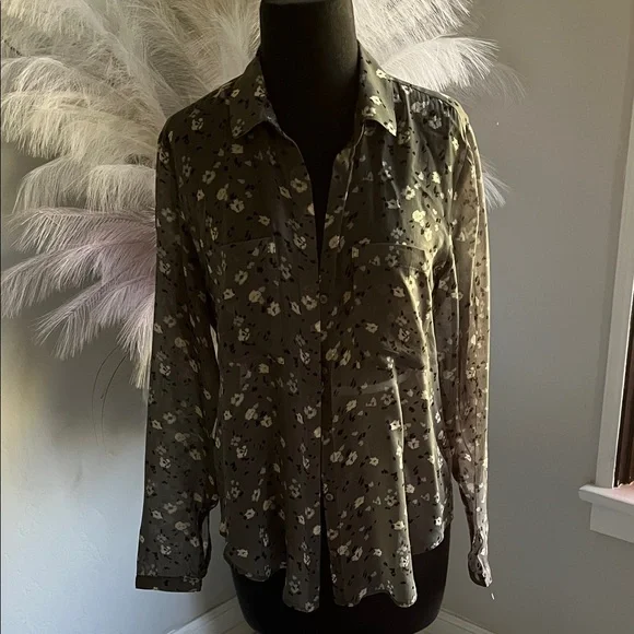 cloth & stone Olive Floral Button-Down Shirt - Picture 1 of 5